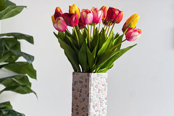Diy mozaiek vaas met tulpen
