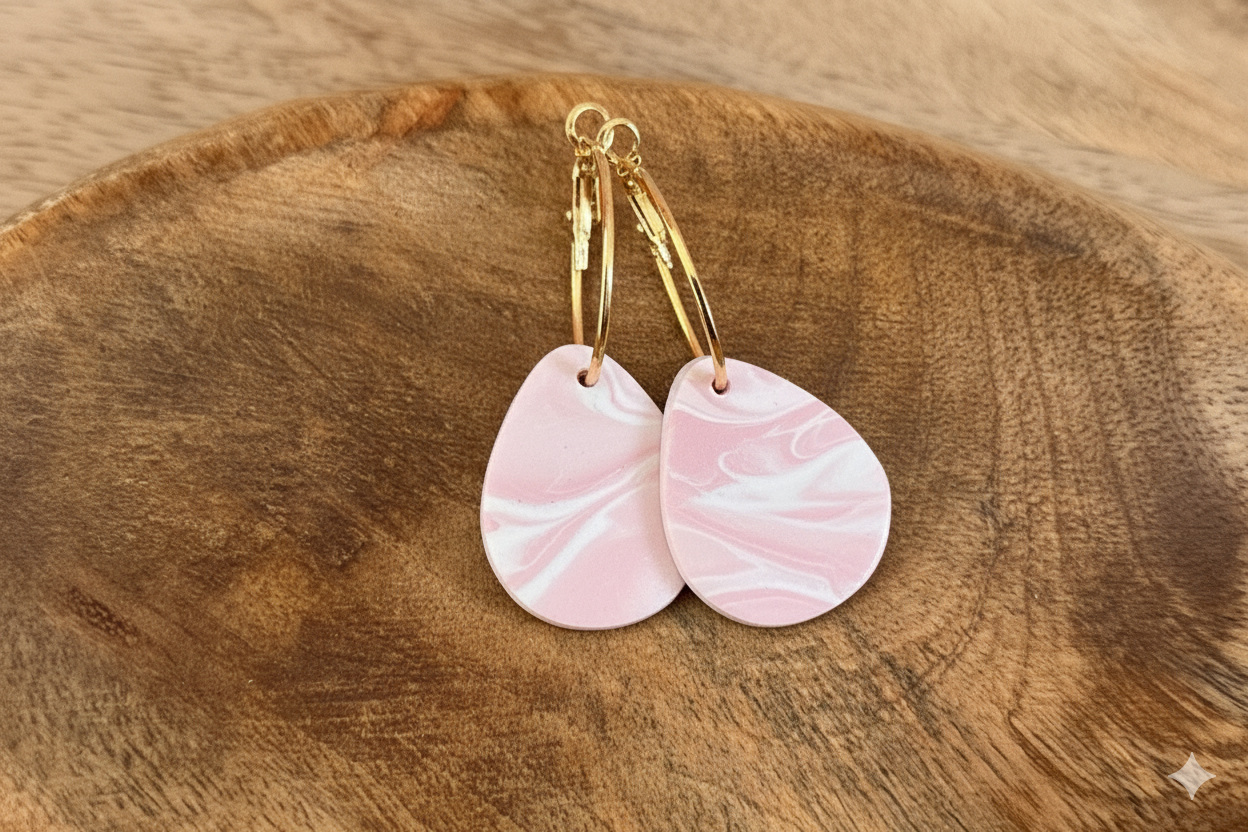 Polymeerklei oorbellen – Hangers met roze blad | Little March Jewellery