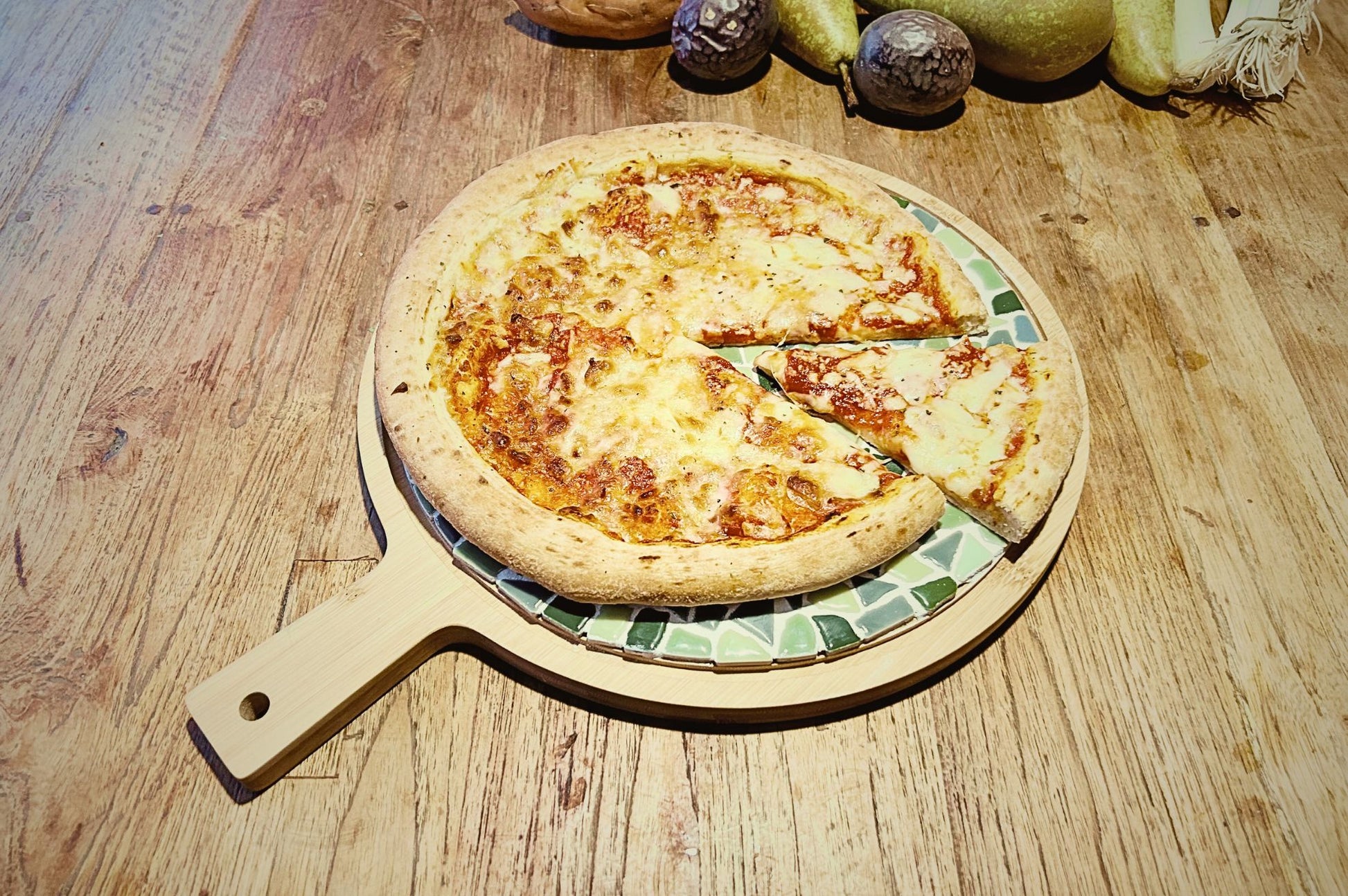 Ronde borrelplank groen met pizza